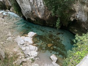 AGUAS CRISTALINAS PUENTE LA HAYA 